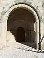 Porche et portail de l'église.