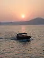 Petit sampan toujours utilisé pour le transport de passagers entre les îles de Hong Kong.