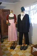 Costumes de colons français dans le musée municipal.