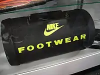 Un sac de sport du futur, de marque Nike.