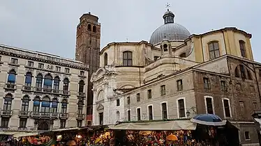 Vue du campo, palais Labia à gauche, église San Geremia à droite