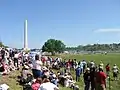 Des spectateurs assistent à une reconstitution historique de la bataille de San Jacinto.