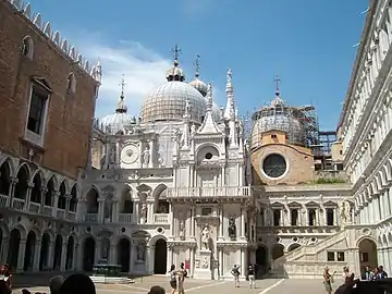 L’Arco Foscari dans la cour intérieure du palais des Doges (fin des années 1450).