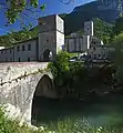 San Vittore et pont médiéval sur le fleuve Sentino.