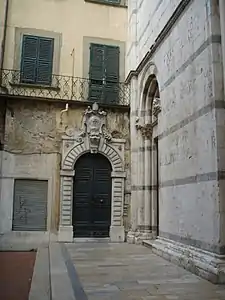 Porte du presbytère.