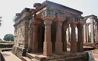 Un temple tétrastyle de la période Gupta du début de la période Gupta d'apparence presque classique à Sanchi, un exemple d'architecture bouddhiste.