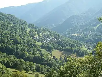 Vue sur le village depuis la chapelle Notre-Dame de Souesté.