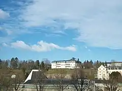 Le Centre Assomption de Lourdes vue depuis la basilique Notre-Dame-du-Rosaire