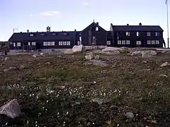 Le chalet de Sandhaug, l'un des trois chalets de DNT dans le parc avec restaurant.