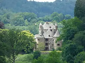 Le château de Veyrières.