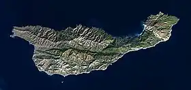 Vue satellite de l'île Santa Cruz.