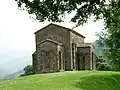 Vue de l’extérieur de Santa Cristina de Lena.