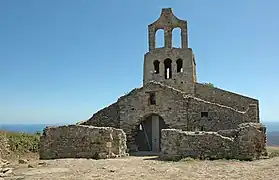 Façade avant de l'église.