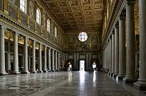 Oculus de la basilique Sainte-Marie-Majeure, Rome, Ve siècle (les vitraux sont plus récents).