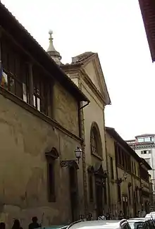 Via degli Alfani : façade de  l'entrée de l'église du Couvent Sainte-Marie-des-Anges en face du lyceum.