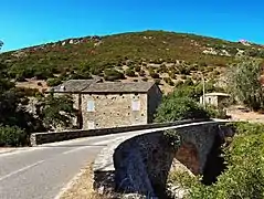 Moulin de Salti et pont sur la D 62.