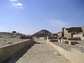 Vestiges du temple funéraire d'Ounas et de ses environs