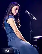 Sara Bareilles interprète Dawn.