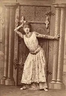 Photographie de Sarah Bernhardt jouant Théodora