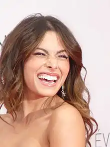 Sarah Shahi interprète Dani Reese.