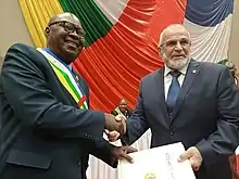 Le président de l'Assemblée nationale centrafricaine Simplice Sarandji avec un représentant du groupe Wagner, Alexander Ivanov, octobre 2021.