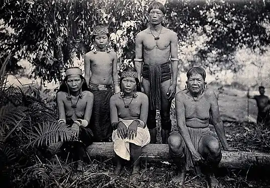 Membres de la tribu Kayan