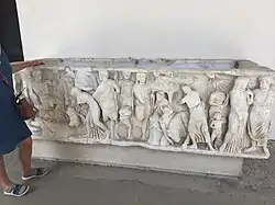 Sarcophage à l’entrée inférieure de la Villa