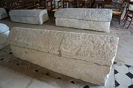 Sarcophages en pierre calcaire d'époque mérovingienne.