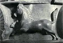 Le motif du cheval sur le Chapiteau aux lions d'Ashoka de Sarnath, est souvent présenté comme un exemple de réalisme artistique hellénistique.