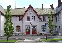 La gare vue de la rue