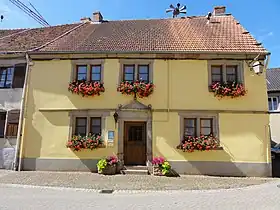 Ancien presbytère catholique (1575), actuellement mairie.