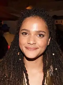 Sasha Lane dans le rôle de la Chasseuse C-20