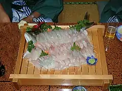 Sashimi de seriola quinqueradiata (souvent appelé chinchard)