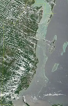 Le Belize et sa barrière de corail vus par satellite en 2001.