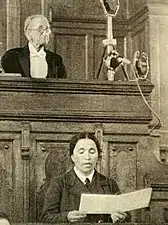 Hatı Çırpan en 1935 ; l'une des premières femmes députées.