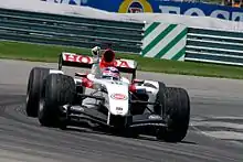 Photo de Satō, pilote BAR-Honda depuis 2003, populaire depuis son podium à Indianapolis en 2004