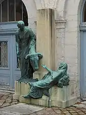 Statue en l'honneur de Saturnin Arloing.