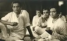 Satyajit Ray et Ravi Sankar lors de l'enregistrement de la musique du film La complainte du sentier, en 1955.