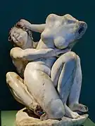 Satyre et nymphe. Interprétation romaine d'un modèle hellénistique de l'école de Pergame du IIe ou Ier siècle. H. 60 cm. Centrale Montemartini