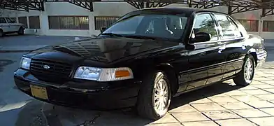 Ford Crown Victoria LX Sport de 2003 (spécifications saoudiennes) au Koweït