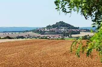 La butte Saint-Siméon vue depuis Luxerois.