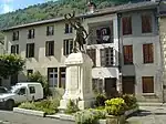 Le Poilu victorieux (monument aux morts)