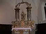 Le maître autel et le tabernacle surmonté d'un ciborium