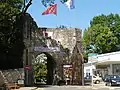 Porte Saint-Romain, au sud-est.