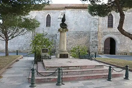 Le monument aux morts érigé par Jean Magrou, sculpteur biterrois.