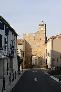 Vue de la porte de l'horloge.