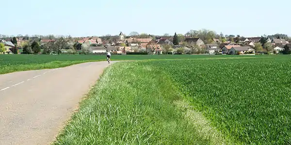 Le village et la plaine de Savigny-le-Sec, depuis la route de Messigny.