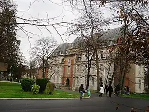 Le château de Savigny, aujourd’hui lycée Corot.