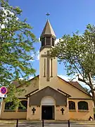 L’église Sainte-Thérèse-de-l’Enfant-Jésus.