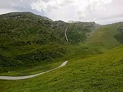 La cascade du Nant de Bramant à l’approche de la bifurcation entre le col de la Croix-de-Fer et le col du Glandon.